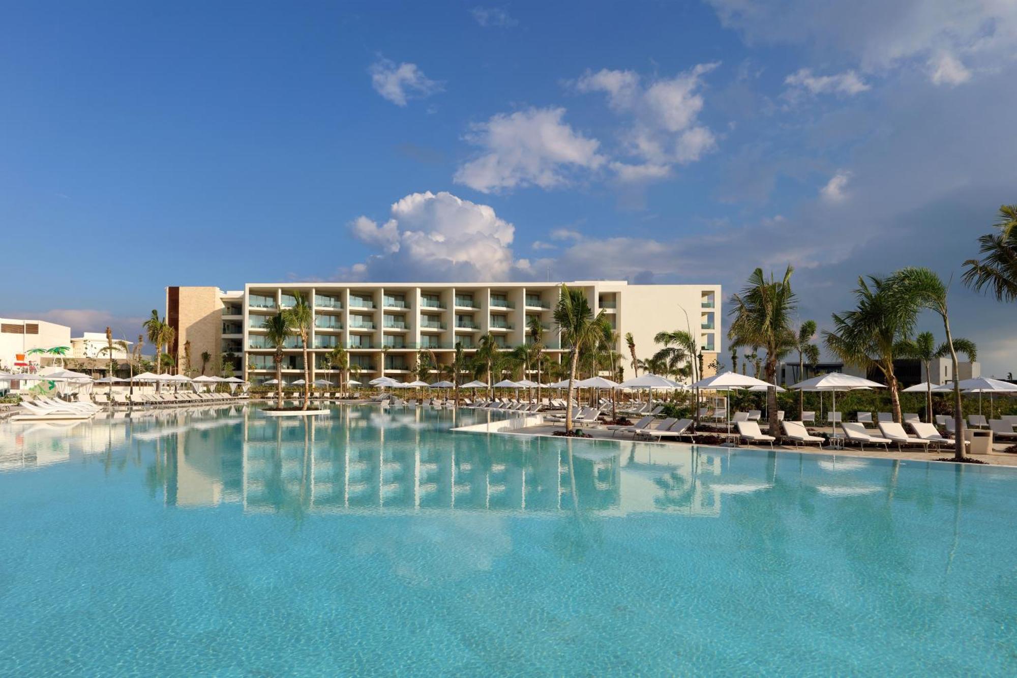 Family Selection At Grand Palladium Select Costa Mujeres Cancun Bagian luar foto