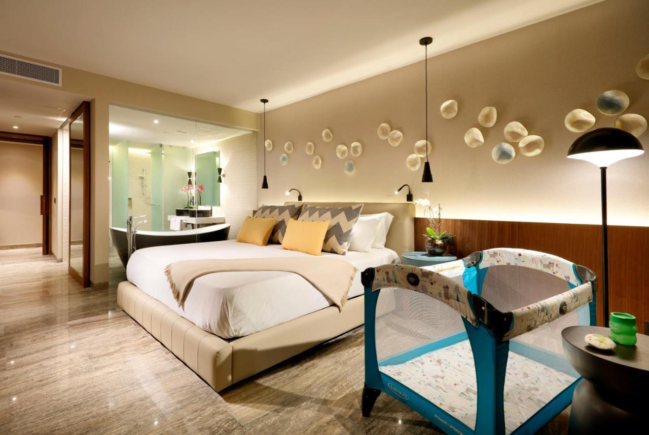 Family Selection At Grand Palladium Select Costa Mujeres Cancun Bagian luar foto